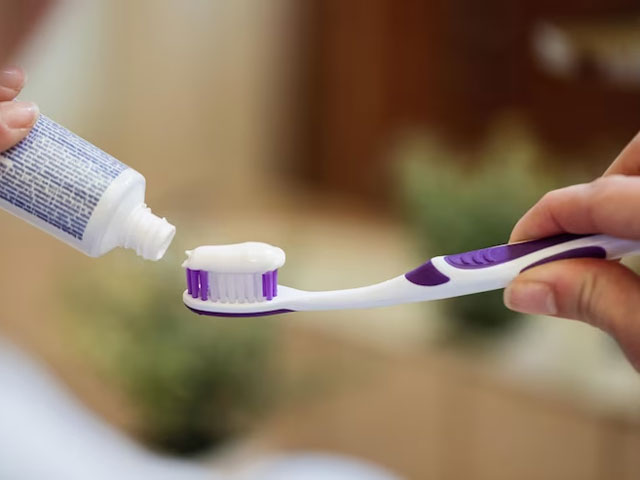 چگونه مسواک اورال بی را به‌درستی انتخاب کنیم؟